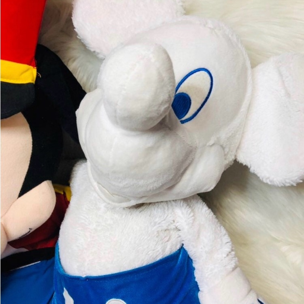 28” Disney Store Retired Giant Holiday Mickey + Winter White Mickey Mouse - Picture 2 of 12
